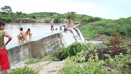 Duas crianças morrem afogadas em barragem no interior do Piauí