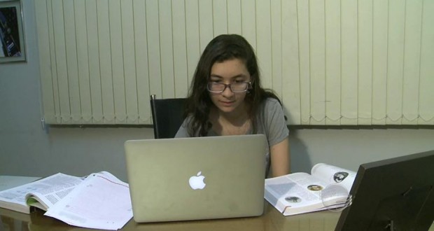 ENEM | Estudante de apenas 14 anos surpreende e é aprovada em Direito na Uespi