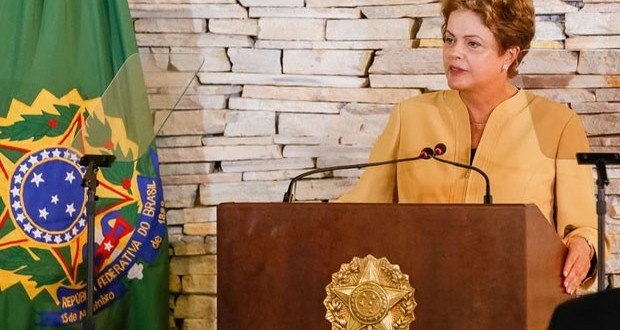 Dilma pede a ministros para reagir a ‘boatos’ e defender o governo