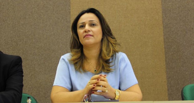 Rejane Dias diz que fará reforma na Educação e anuncia contratação de mil professores