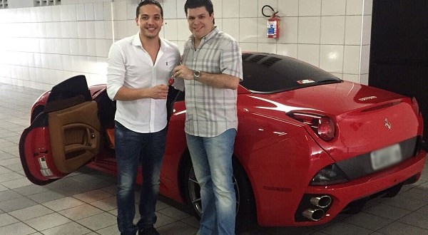 Wesley Safadão faz investimento milionário e compra Ferrari; veja fotos