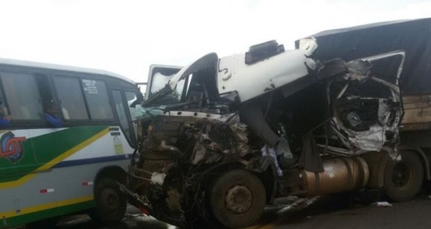 PICOS | Grave acidente na BR 316 envolvendo três veículos; fotos!