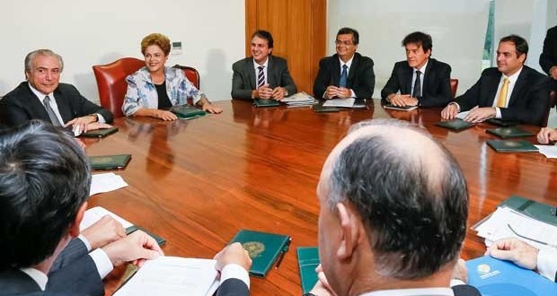 Dilma recebe apoio de governadores do Nordeste em reunião no Planalto