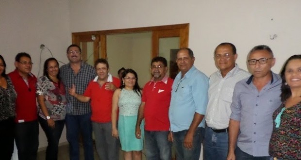 SIMÕES | Vereadora da oposição adere ao grupo político do ex-prefeito Edilberto