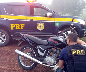 PRF-PI recuperam moto clonada na divisa do PI com o Ceará