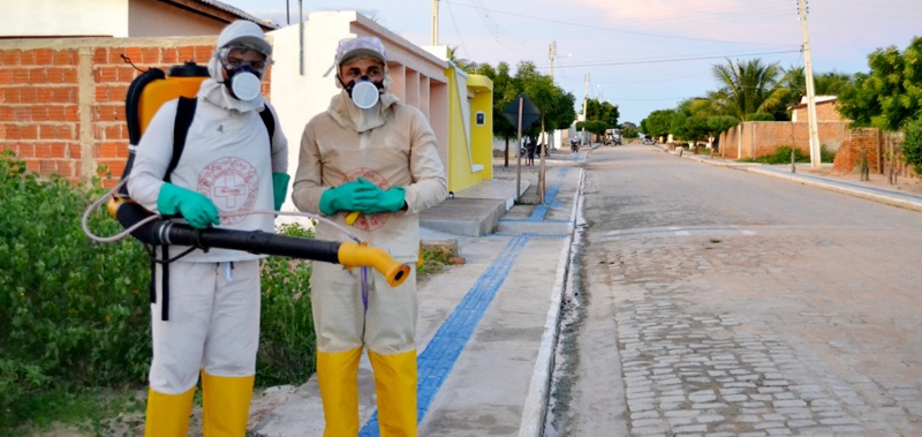 BELÃ‰M | SaÃºde pulveriza cidade no combate ao mosquito aedes aegypti