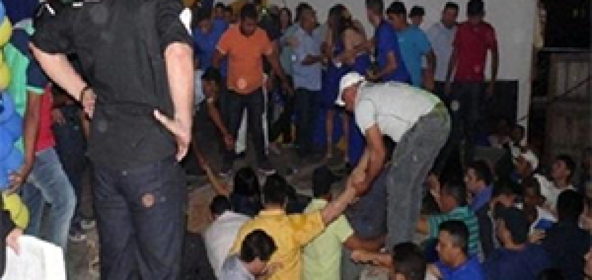 Palanque cede no Ceará e políticos caem em buraco durante convenção