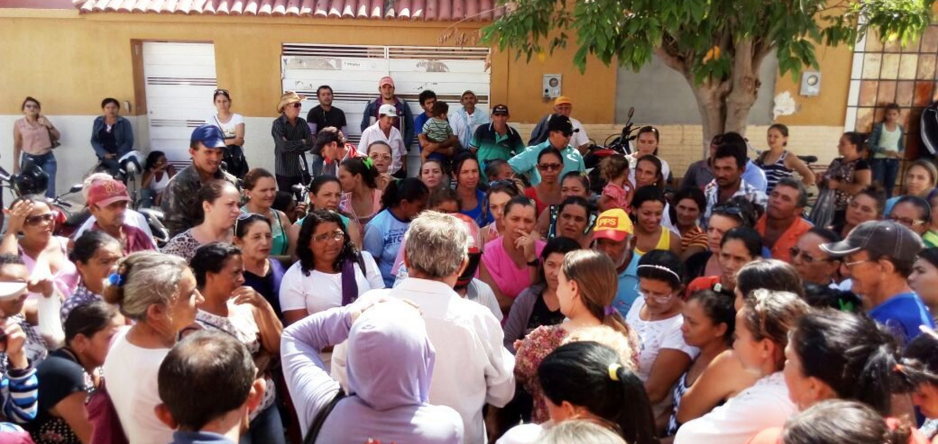 Agricultores invadem a prefeitura de Fronteiras para cobrar o pagamento do Garantia Safra