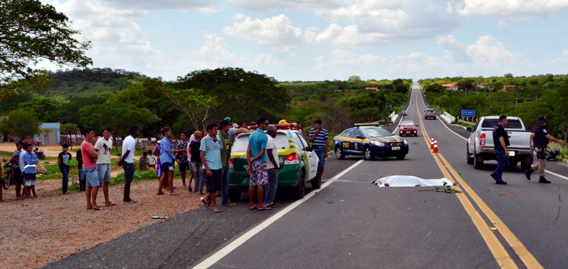 Colisão entre uma motocicleta e  carro deixa homem morto na BR 316, entre Alegrete e Francisco Macedo; veja fotos exclusivas