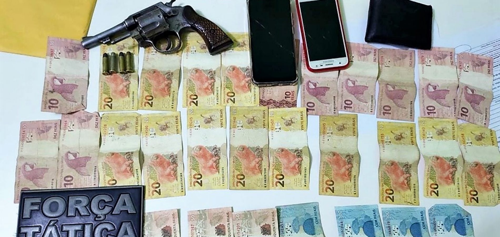 PM de Fronteiras prende três pessoas, apreende arma de fogo, munições e dinheiro