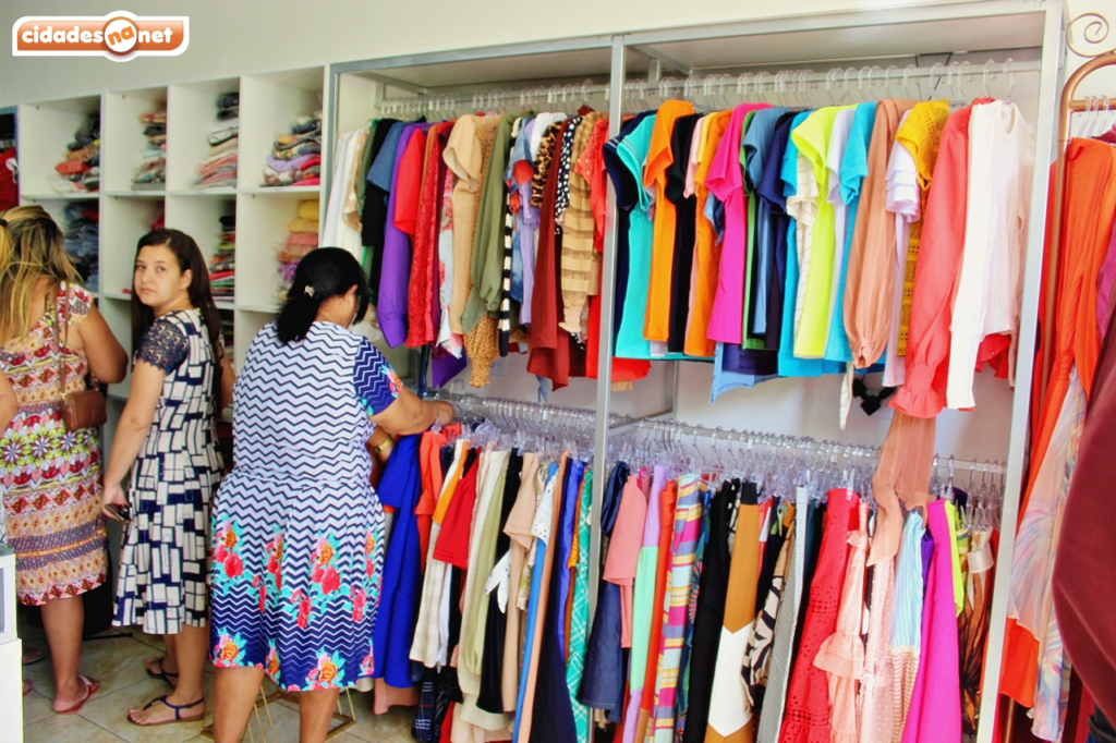 Mais do que roupas: brechós na Tijuca atraem público com
